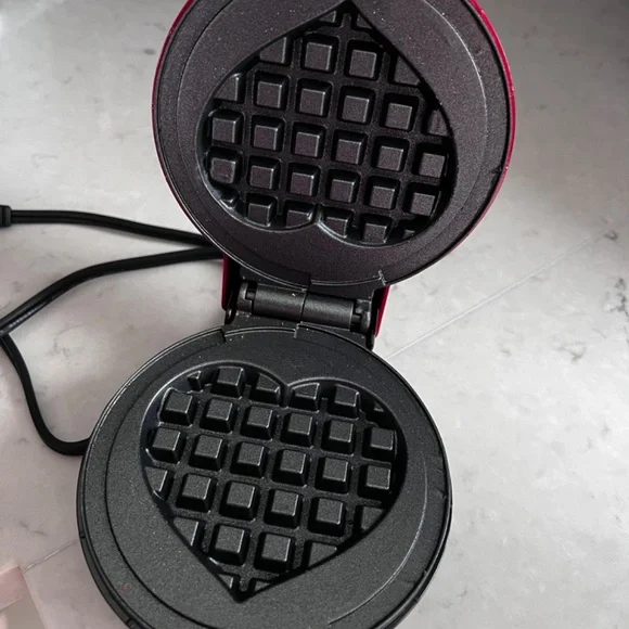 Heart Waffle Maker - Picture 2 of 3